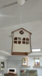 Plafonnier en mdf decoupé en form de maison couleur pour chambre d'enfant